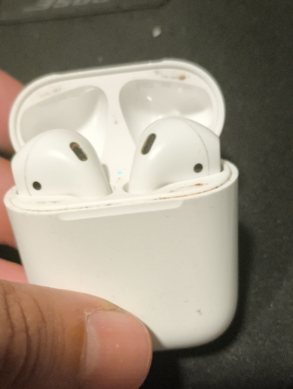 Apple White Wireless Earbuds in Charging Case